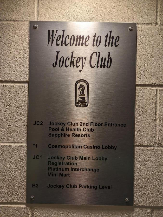 At Jockey Club Apartahotel