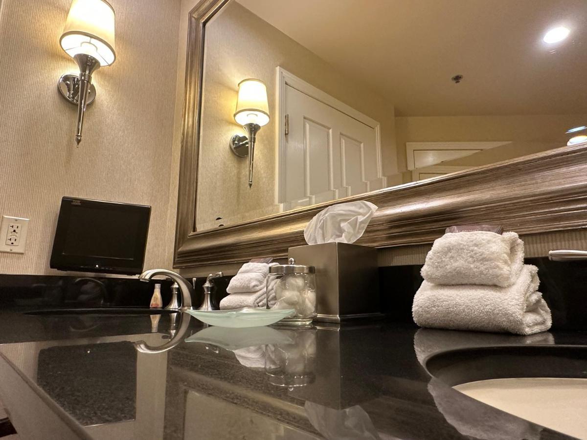 Mgm Signature - Strip View Suite- Free Valet Parking *