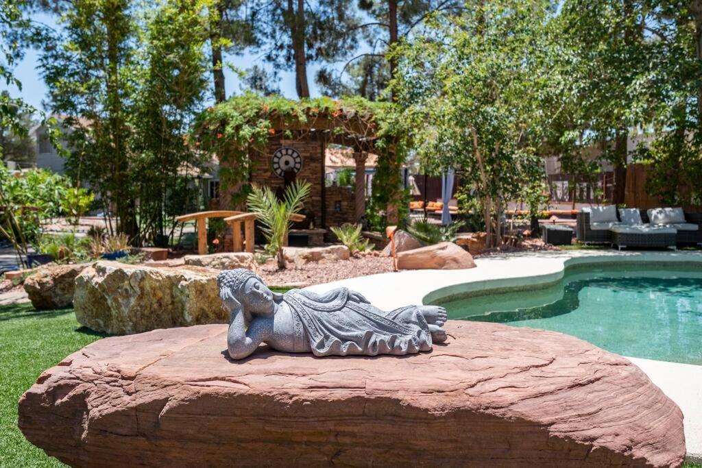 Resort-style Paradise W 2 Pools Holiday home Las Vegas