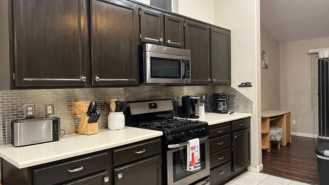 Sweet Spacious 5 Bdrm With Pool
