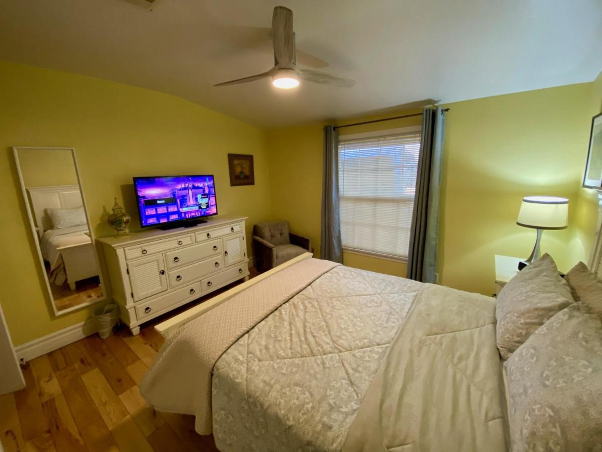 Сasa de vacaciones Newer Ranch With Pool And Hot Tub Near The Strip And Freemont Street. *