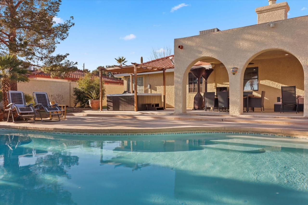 Villa Ranch Style With Pool And