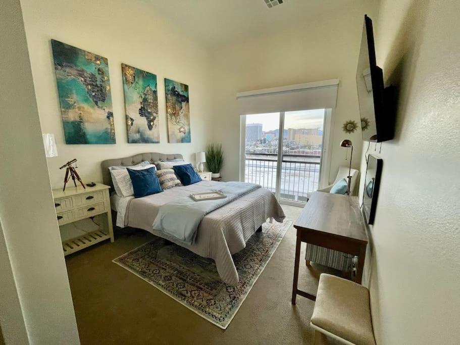 A Perfect Getaway In The Heart Of The Action Apartment *