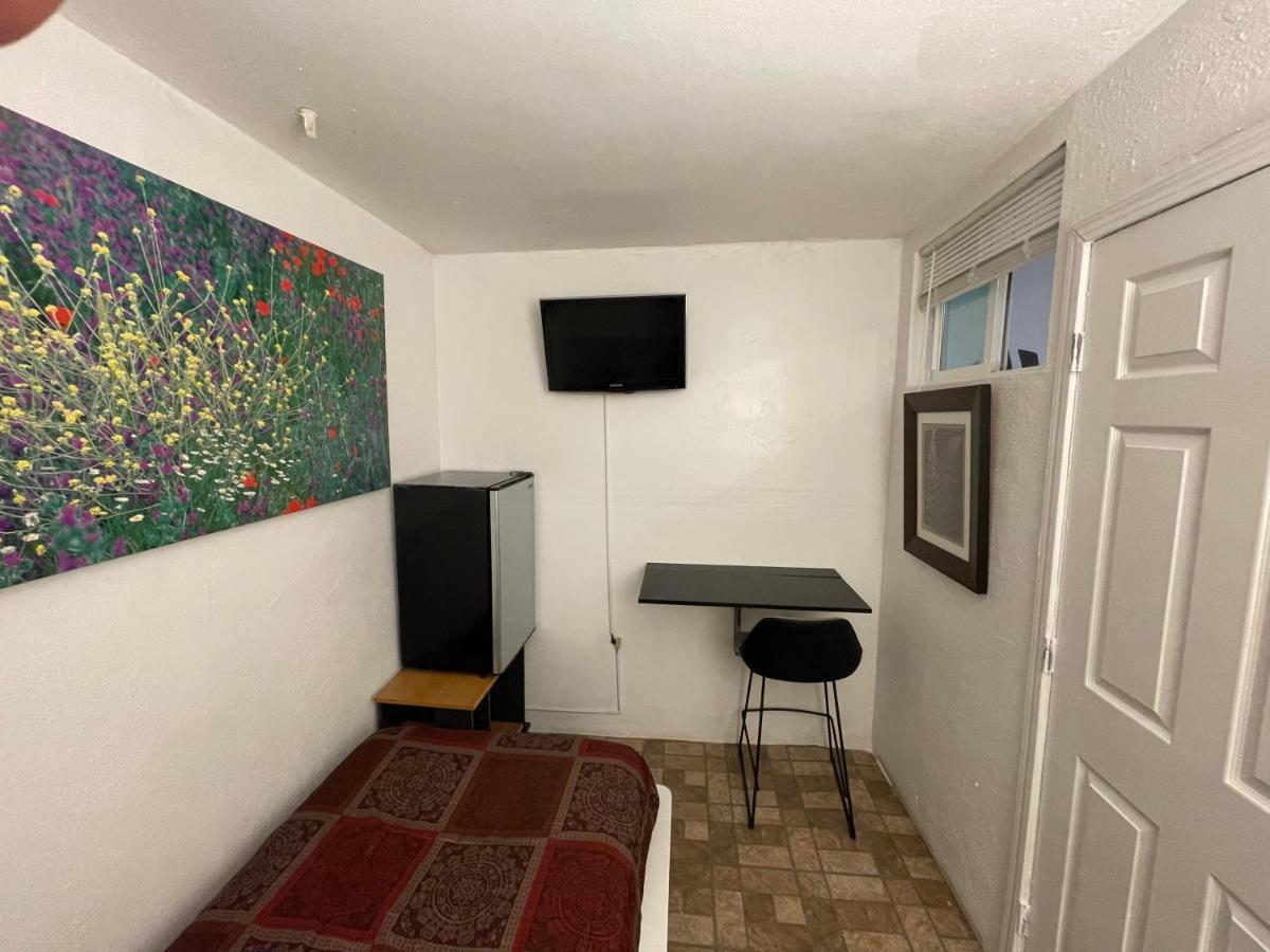 The Yellow Penthouse Llc Homestay
