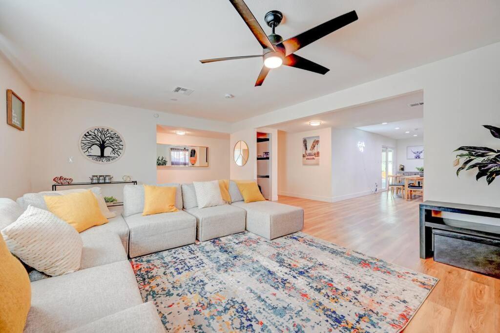 Orange Blossom 8 Bds+casita+pool Holiday home