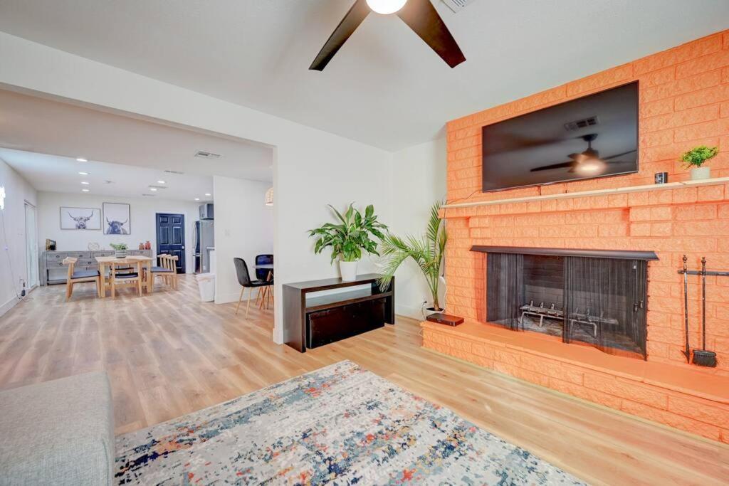 Orange Blossom 8 Bds+casita+pool Holiday home *