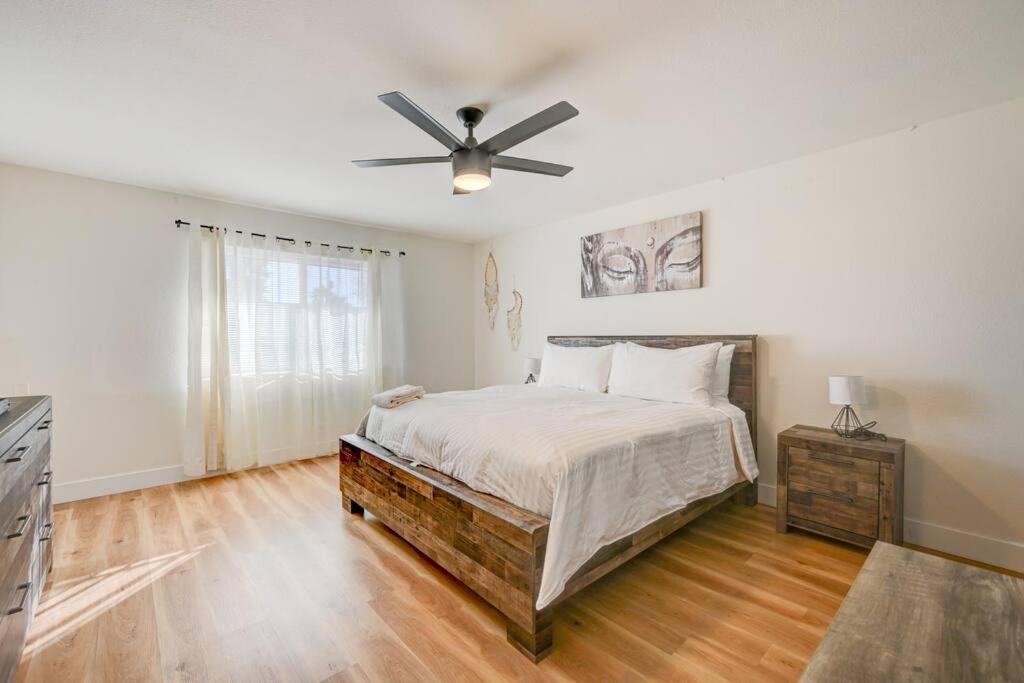 Orange Blossom 8 Bds+casita+pool