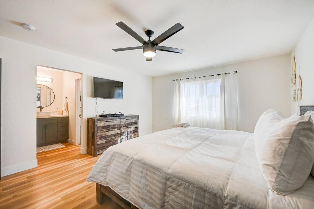 Orange Blossom 8 Bds+casita+pool *