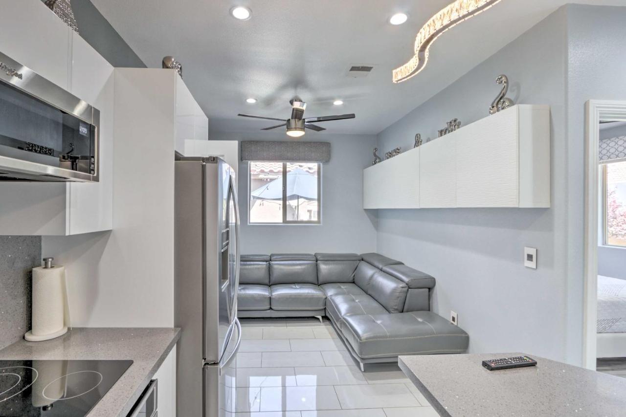 Modern Vegas With Patio 10 Mi To The Strip Holiday home