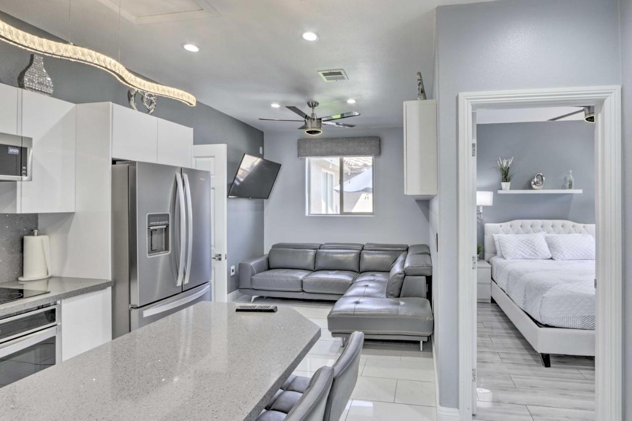Modern Vegas With Patio 10 Mi To The Strip Holiday home