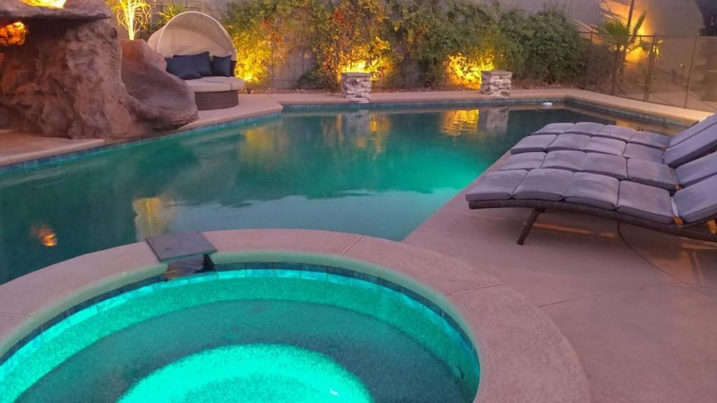 Luxury Oasis: Private Pool, Waterfall Slide & Multi-sport Paradise *