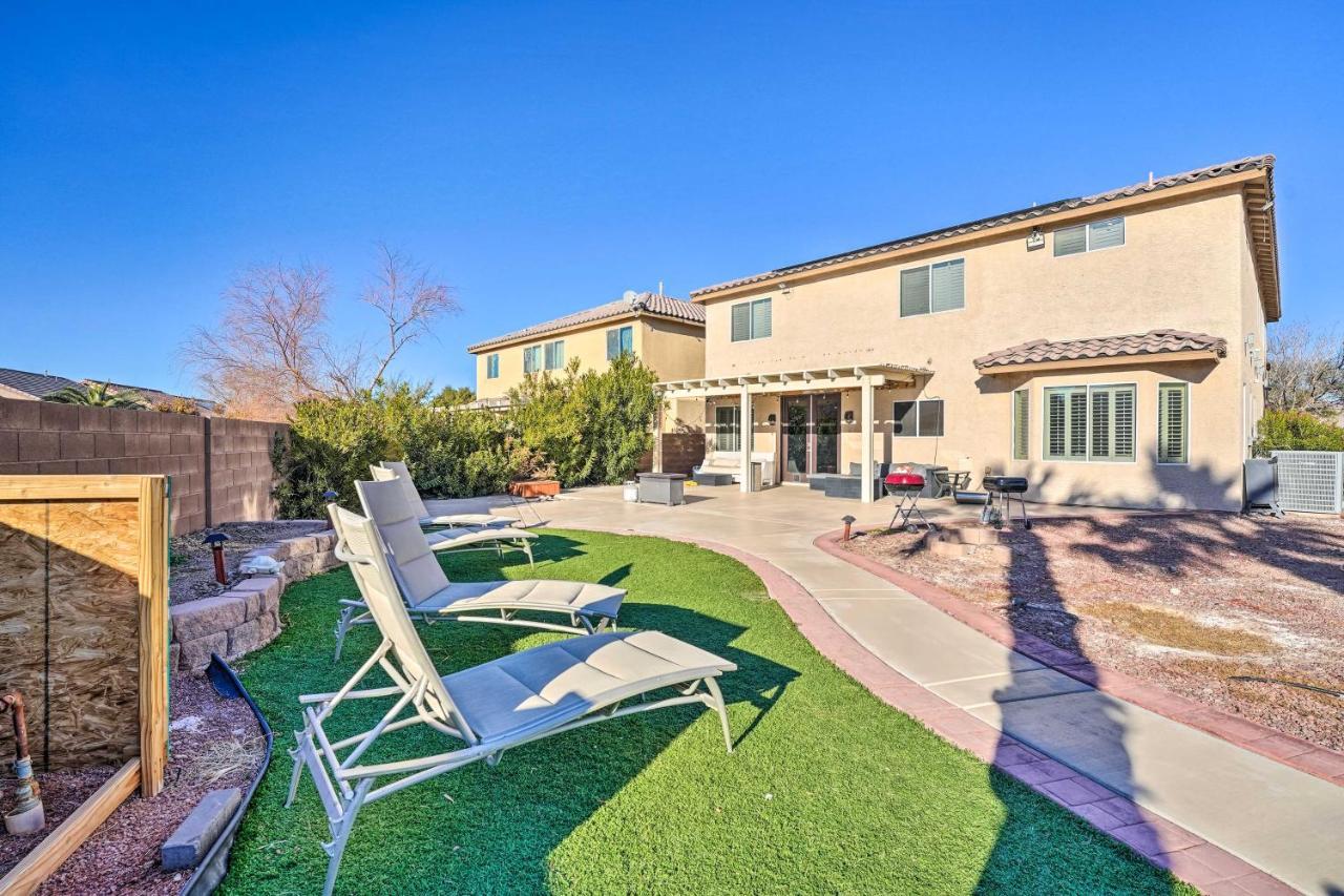 Vegas With Pool And Hot Tub, 9 Mi To Strip! Holiday home *