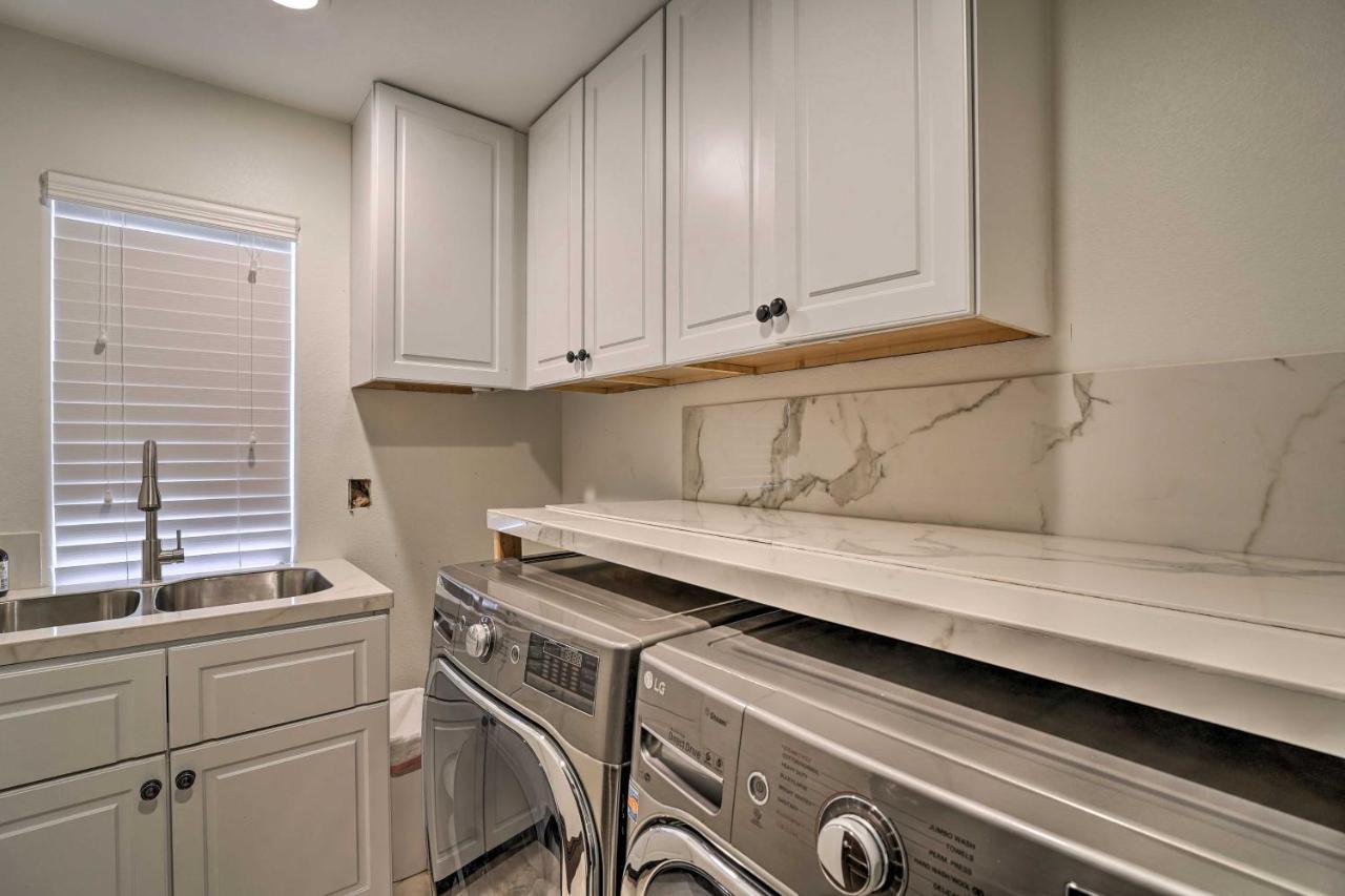 Vegas With Pool And Hot Tub, 9 Mi To Strip! Holiday home *