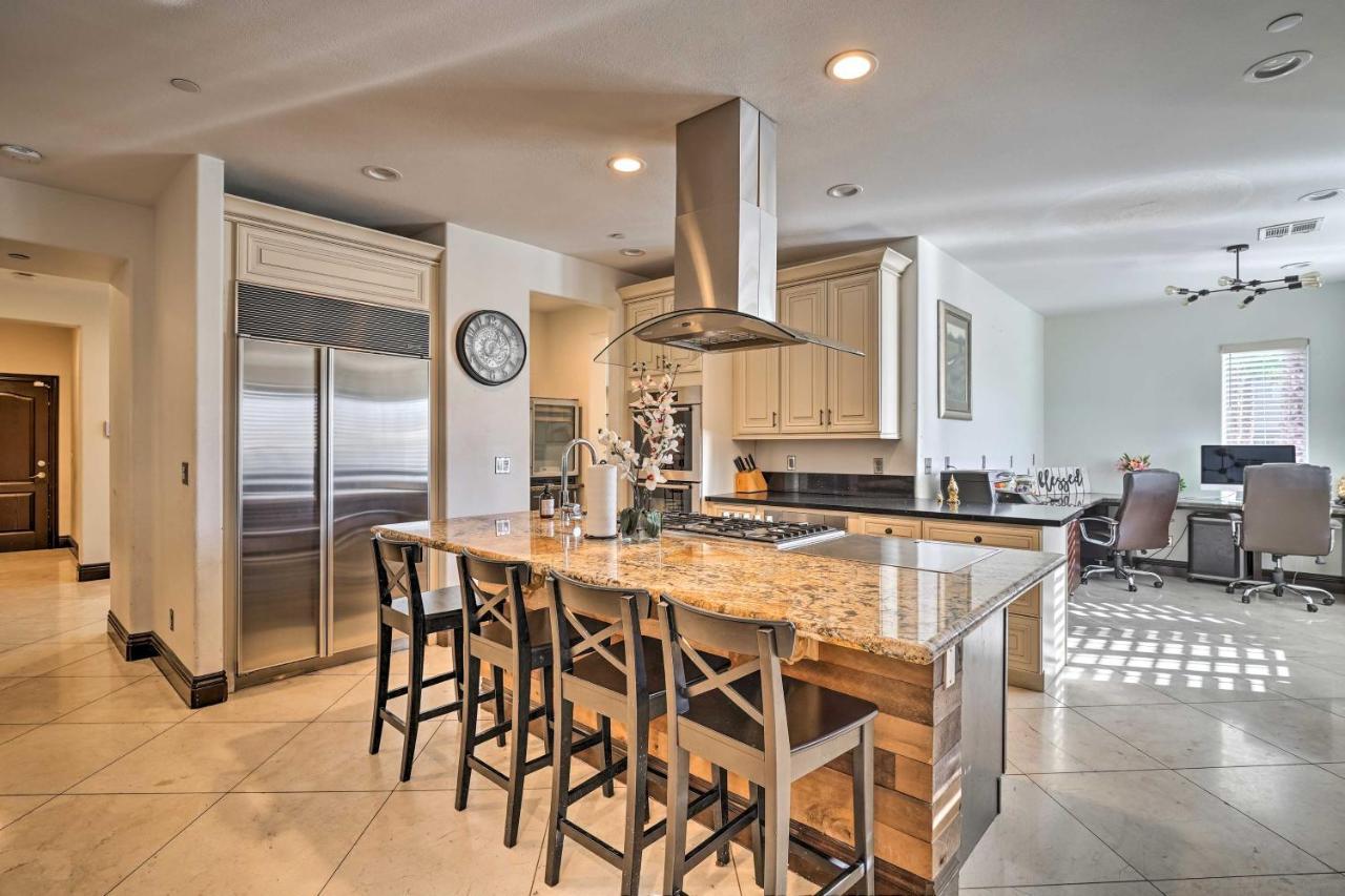 Holiday home Vegas With Pool And Hot Tub, 9 Mi To Strip! Las Vegas