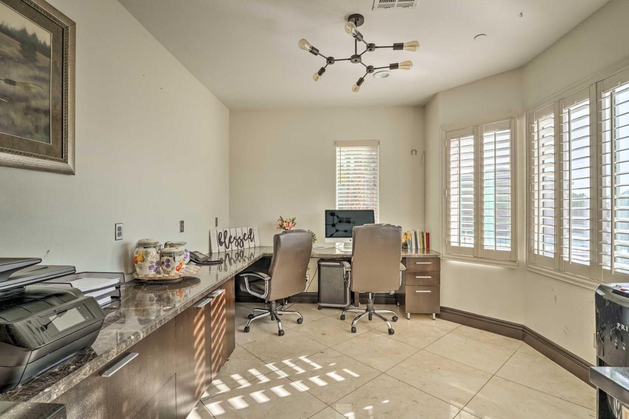 Holiday home Vegas With Pool And Hot Tub, 9 Mi To Strip! Las Vegas