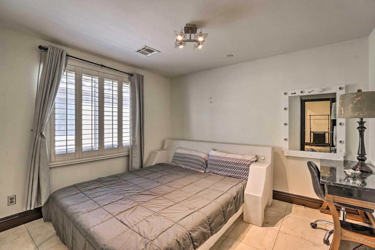 Holiday home Vegas With Pool And Hot Tub, 9 Mi To Strip! Las Vegas