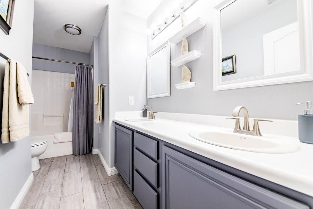 Gorgeous Vegas With Rv Parking Holiday home *