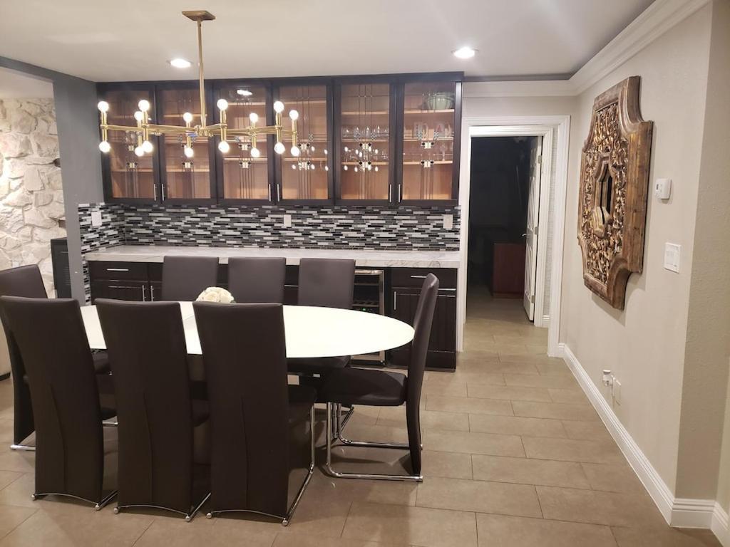 Luxury Oasis: Private Pool, Waterfall Slide & Multi-sport Paradise Las Vegas