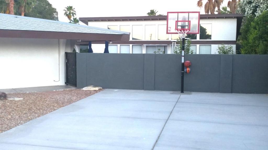 Villa Luxury Oasis: Private Pool, Waterfall Slide & Multi-sport Paradise