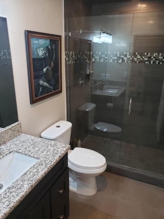 Villa Luxury Oasis: Private Pool, Waterfall Slide & Multi-sport Paradise
