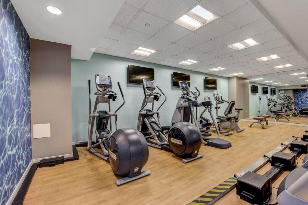Ultimate Vegas Getaway One Bedroom With Balcony, Kitchen, Gym, Pool & Free Parking * Las Vegas