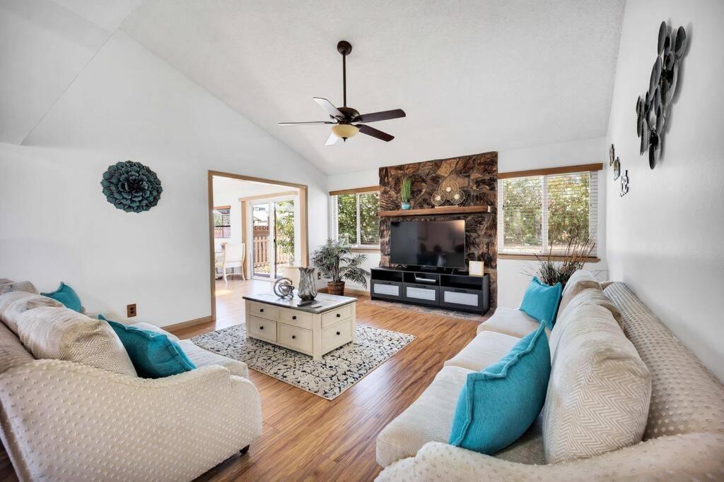 Centrally Located Spacious Vacation Hom 13 M Strip Holiday home
