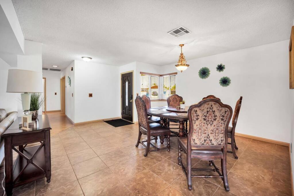 Centrally Located Spacious Vacation Hom 13 M Strip Holiday home