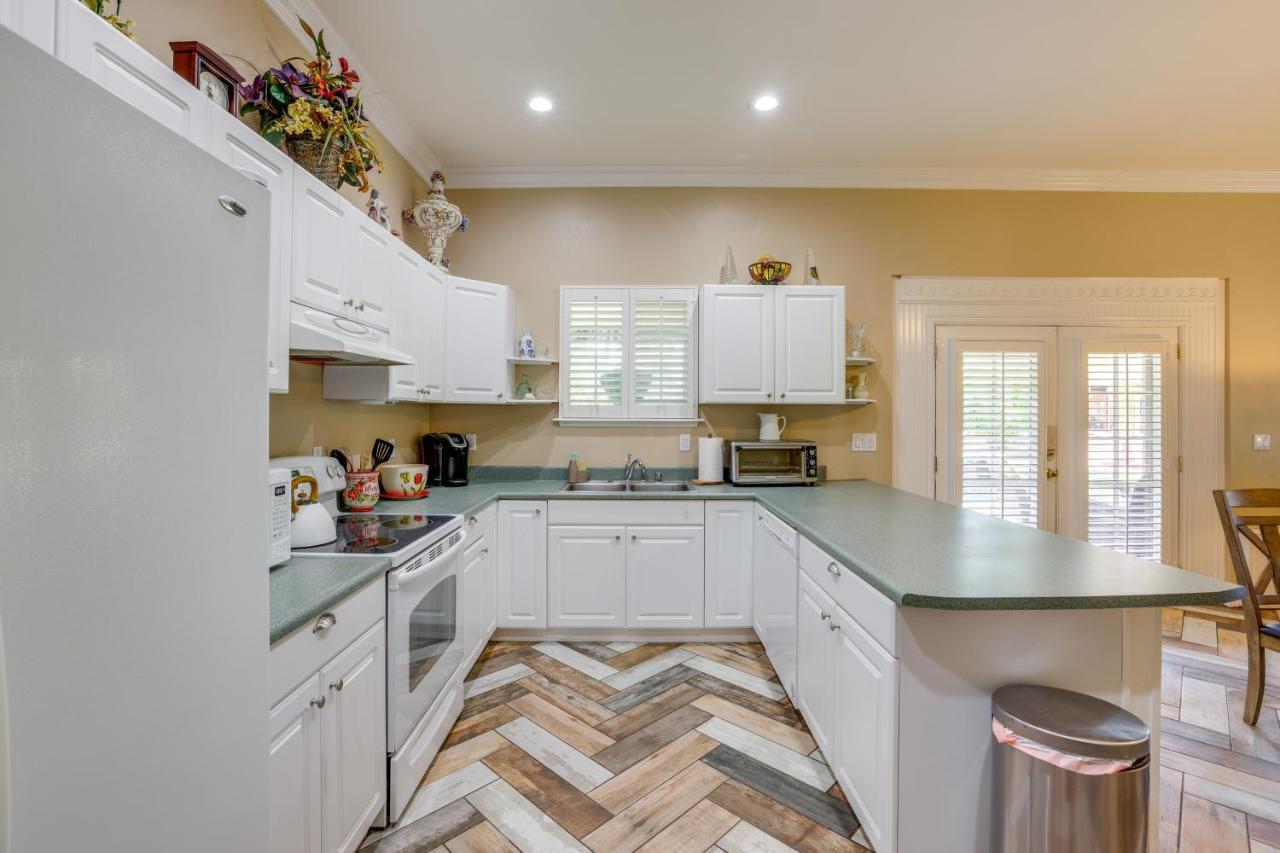 Idyllic Vegas Oasis With Outdoor Pool! Holiday home *