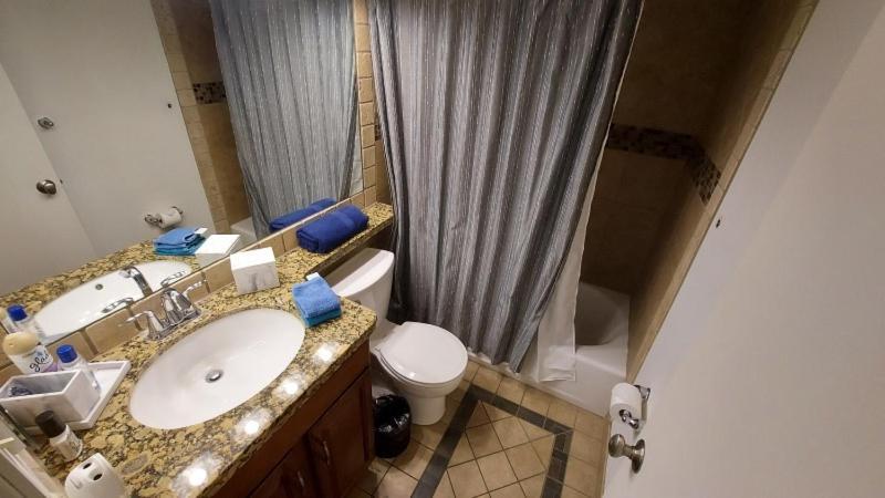 Apartment Minutes From Strip
