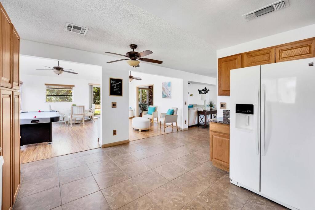 Centrally Located Spacious Vacation Hom 13 M Strip Holiday home