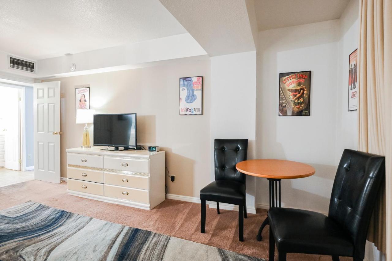 Stripviewsuites At Jockey Club 4*