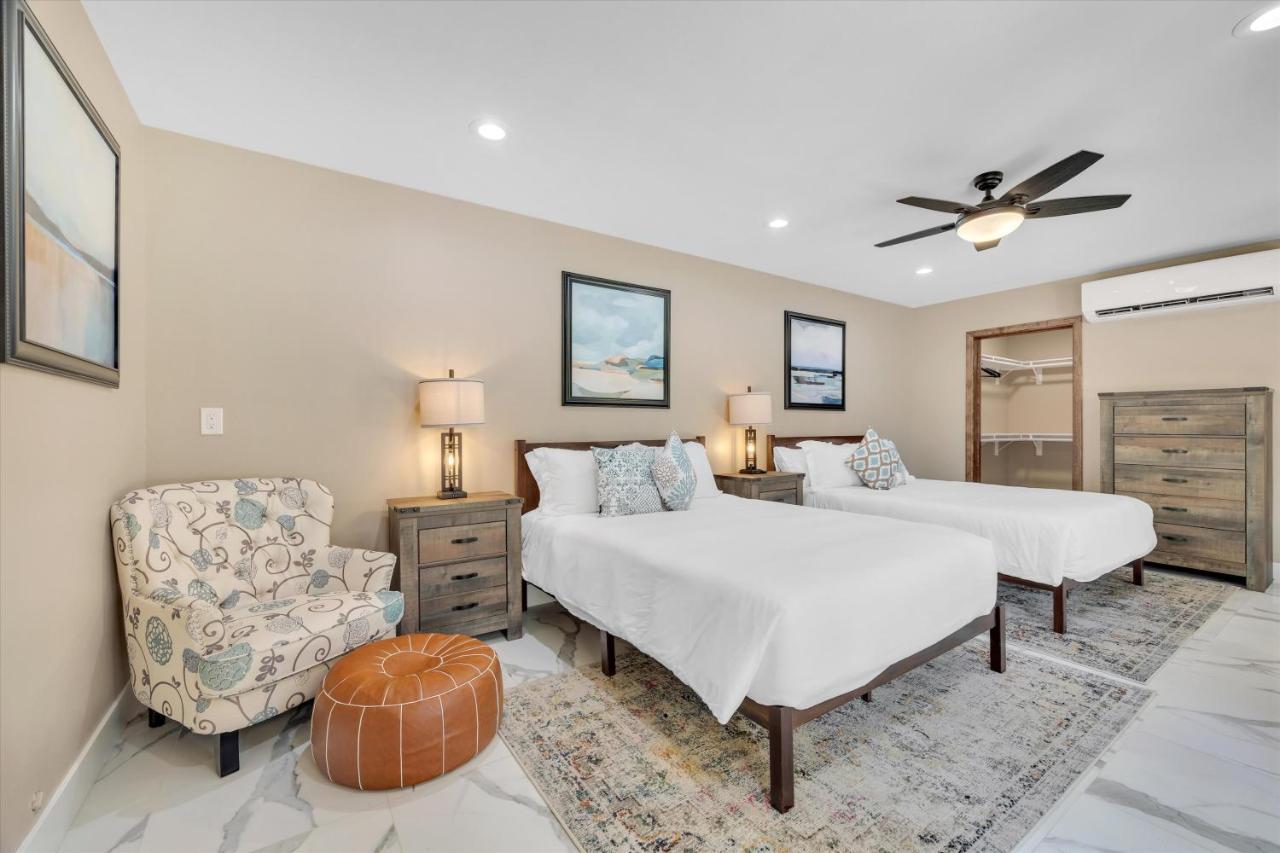 Villa Ranch Style With Pool And