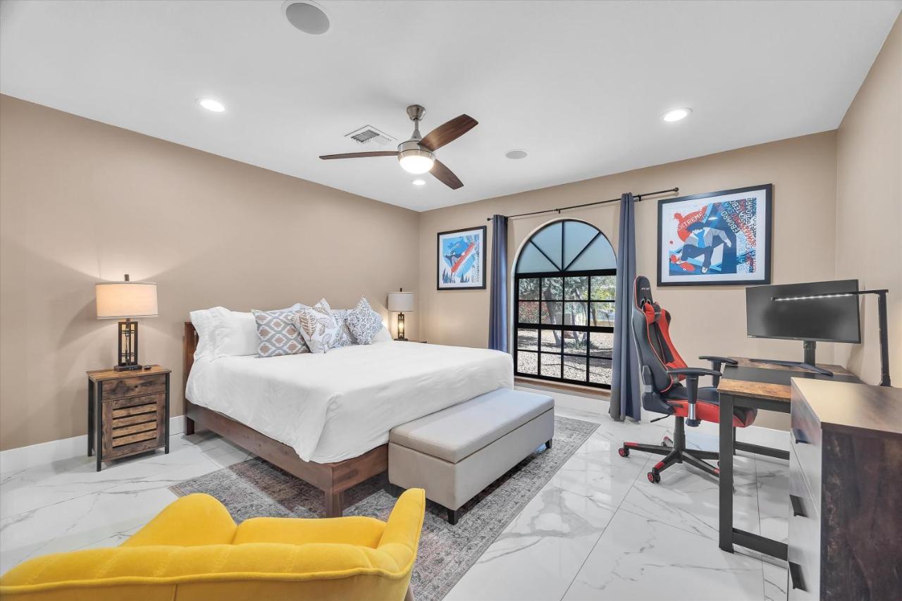Villa Ranch Style With Pool And