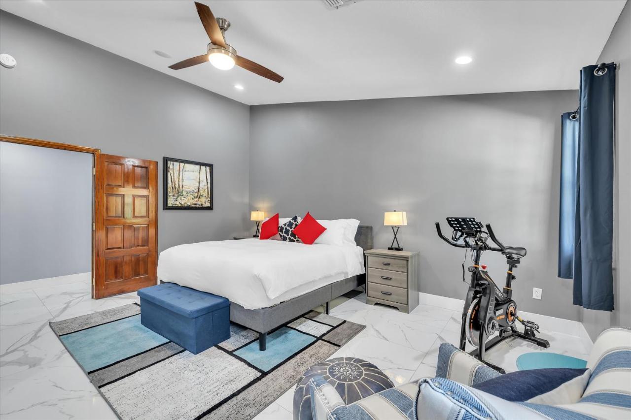 Villa Ranch Style With Pool And