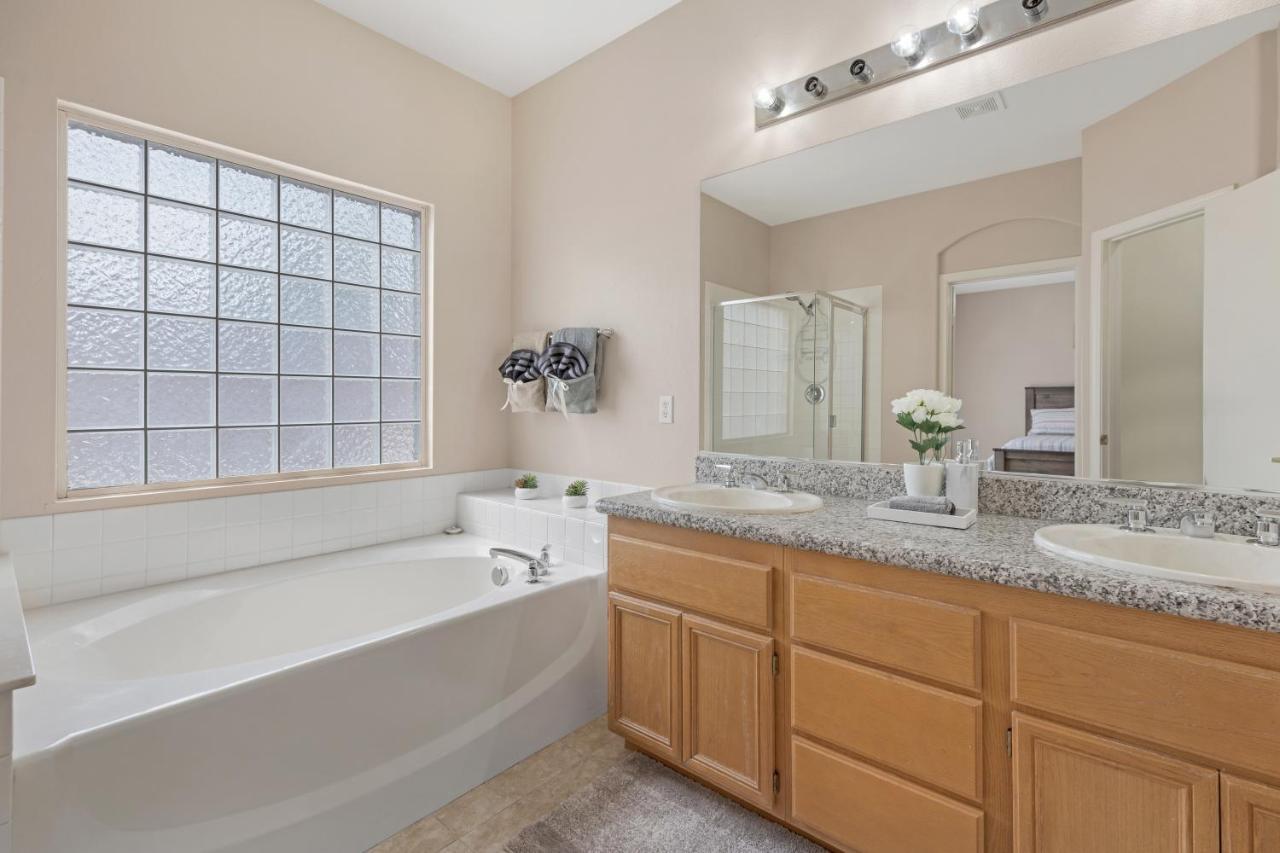 Beautiful Spacious Single Story Vegas *