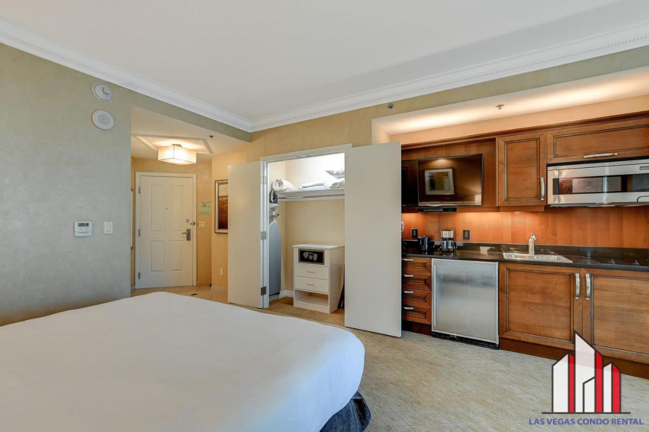 Mgm Signature-02-611 Strip View Jacuzzi Studio Holiday home *