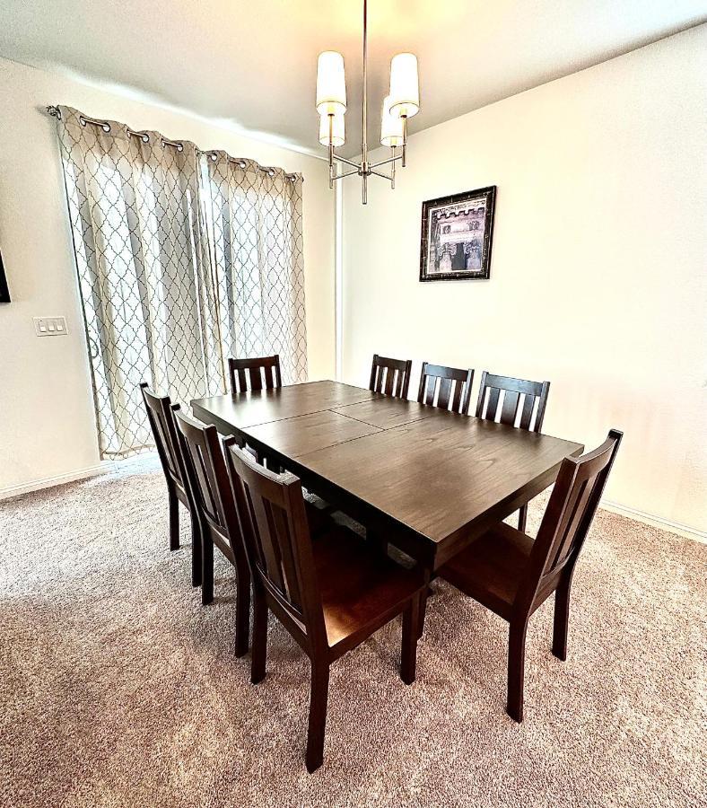 Spacious House, 5 Bedrooms, Sleeps 12, Near Vegas Strip And Airport *