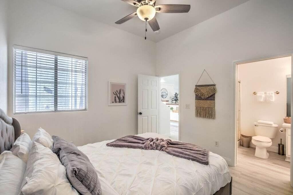 Cozy Desert Retreat - Pool, Spa, Views Holiday home *