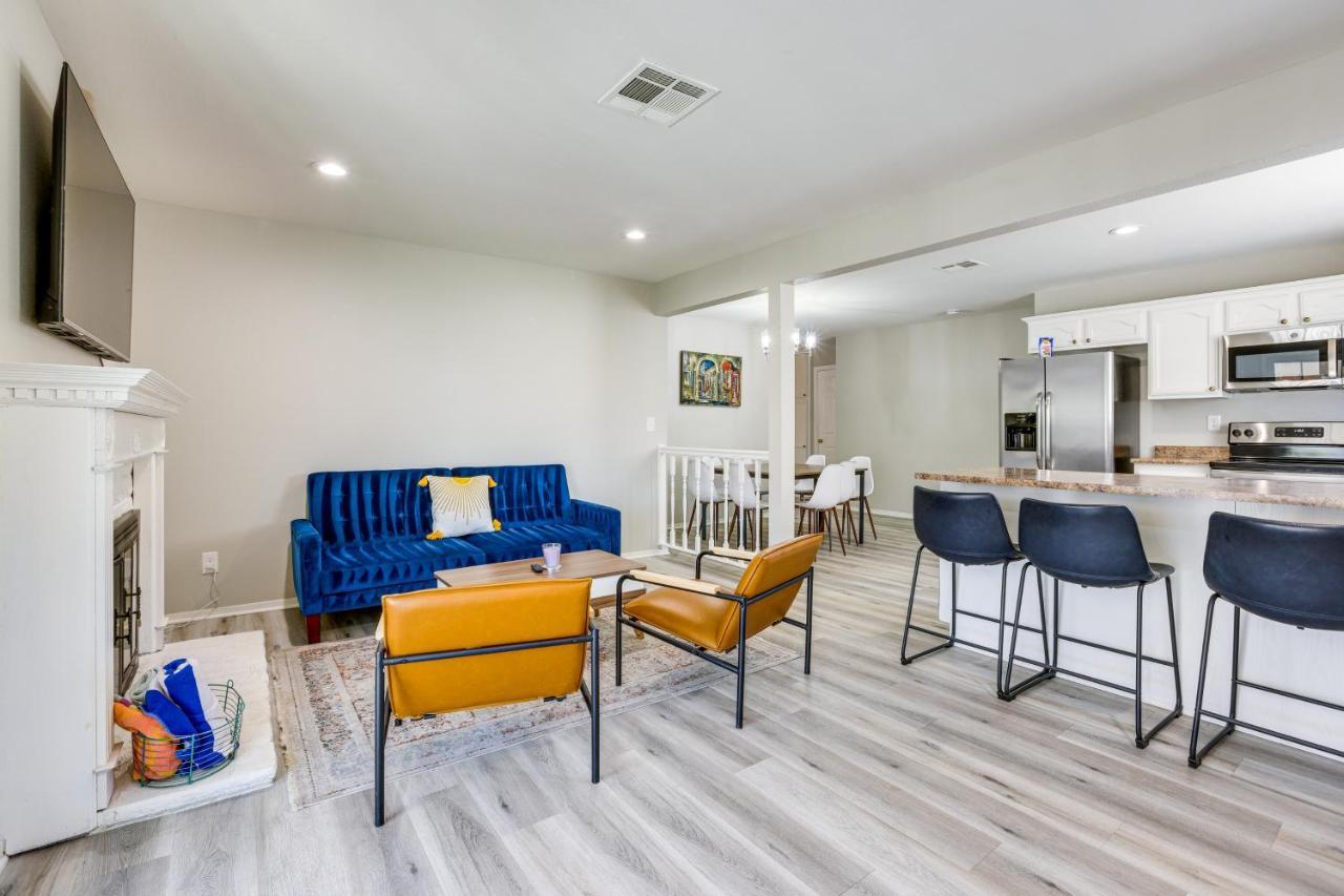 Vegas Vacation With Pool And Patio! Holiday home Las Vegas