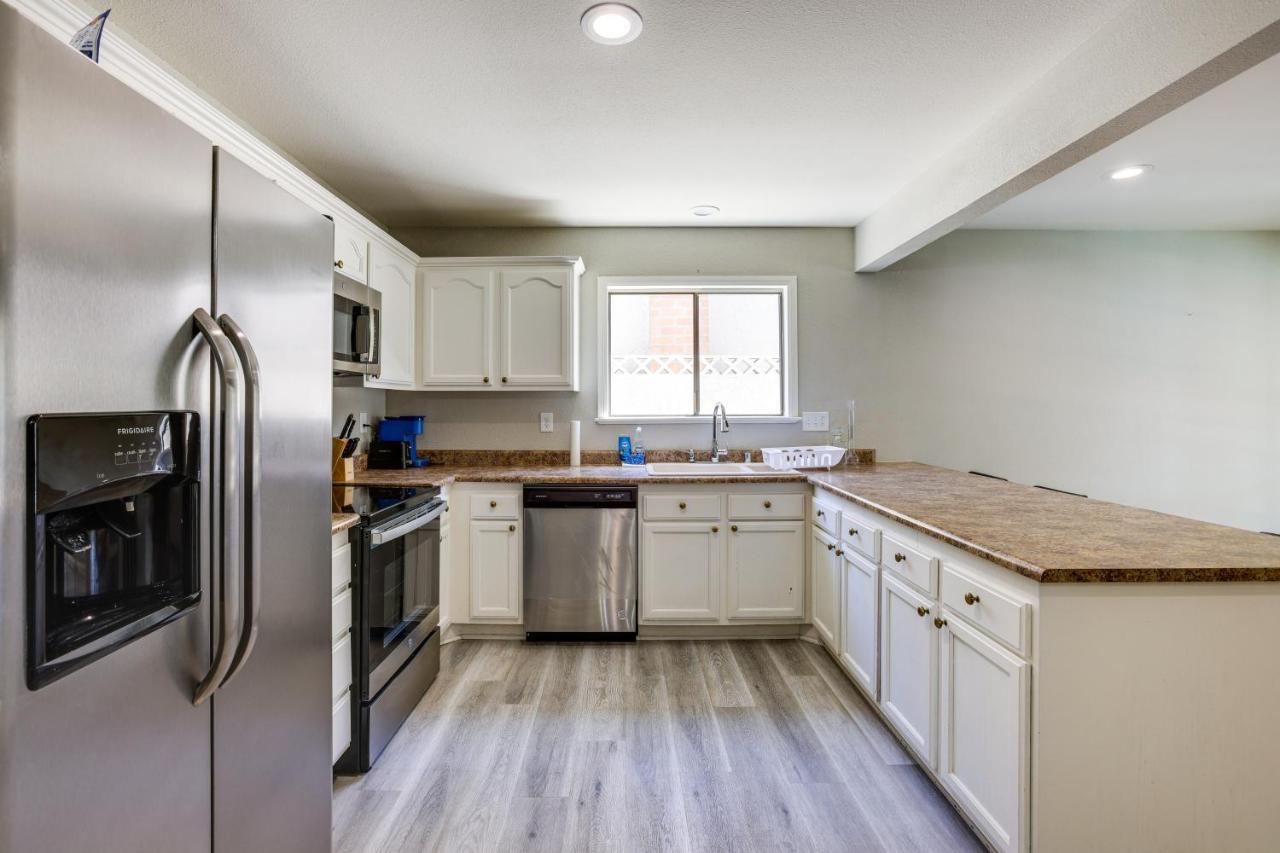 Vegas Vacation With Pool And Patio! Holiday home *
