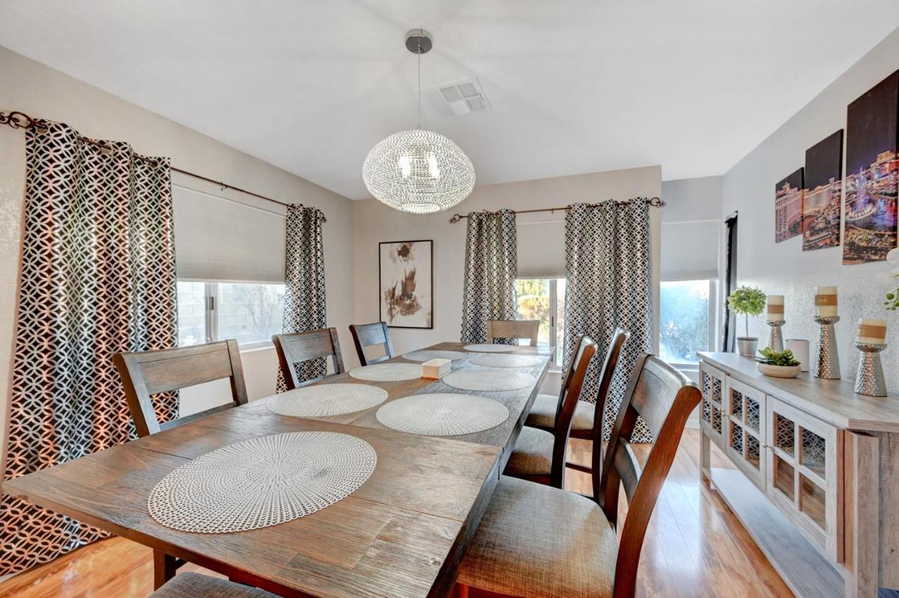 Holiday home Desert Oasis Villa: Heated Pool Minutes From Vegas Strip Las Vegas