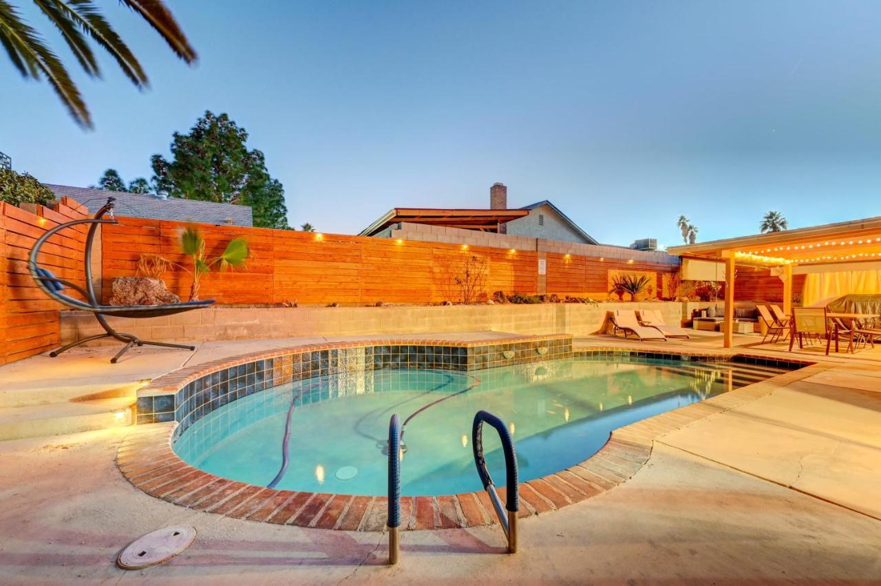 Desert Oasis Villa: Heated Pool Minutes From Vegas Strip Holiday home