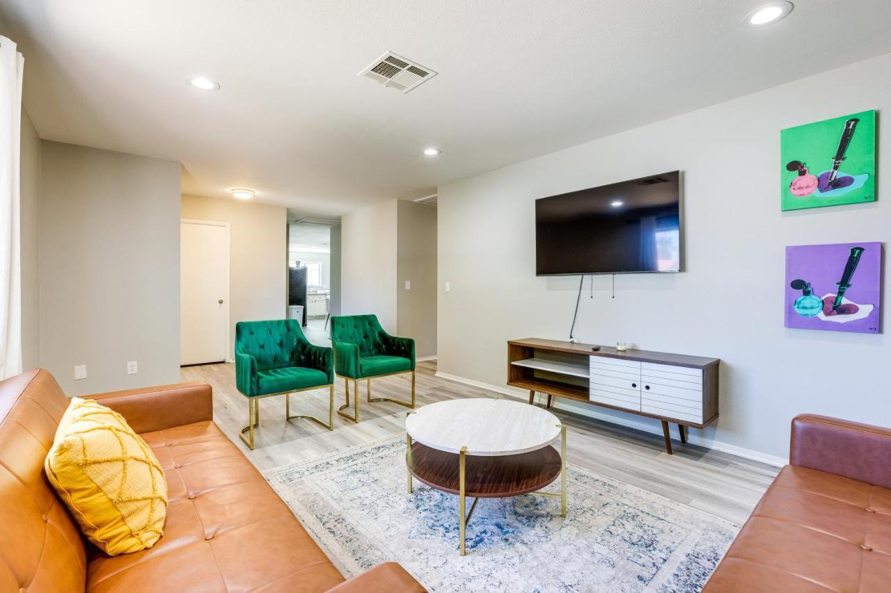 Vegas Vacation With Pool And Patio! Holiday home Las Vegas