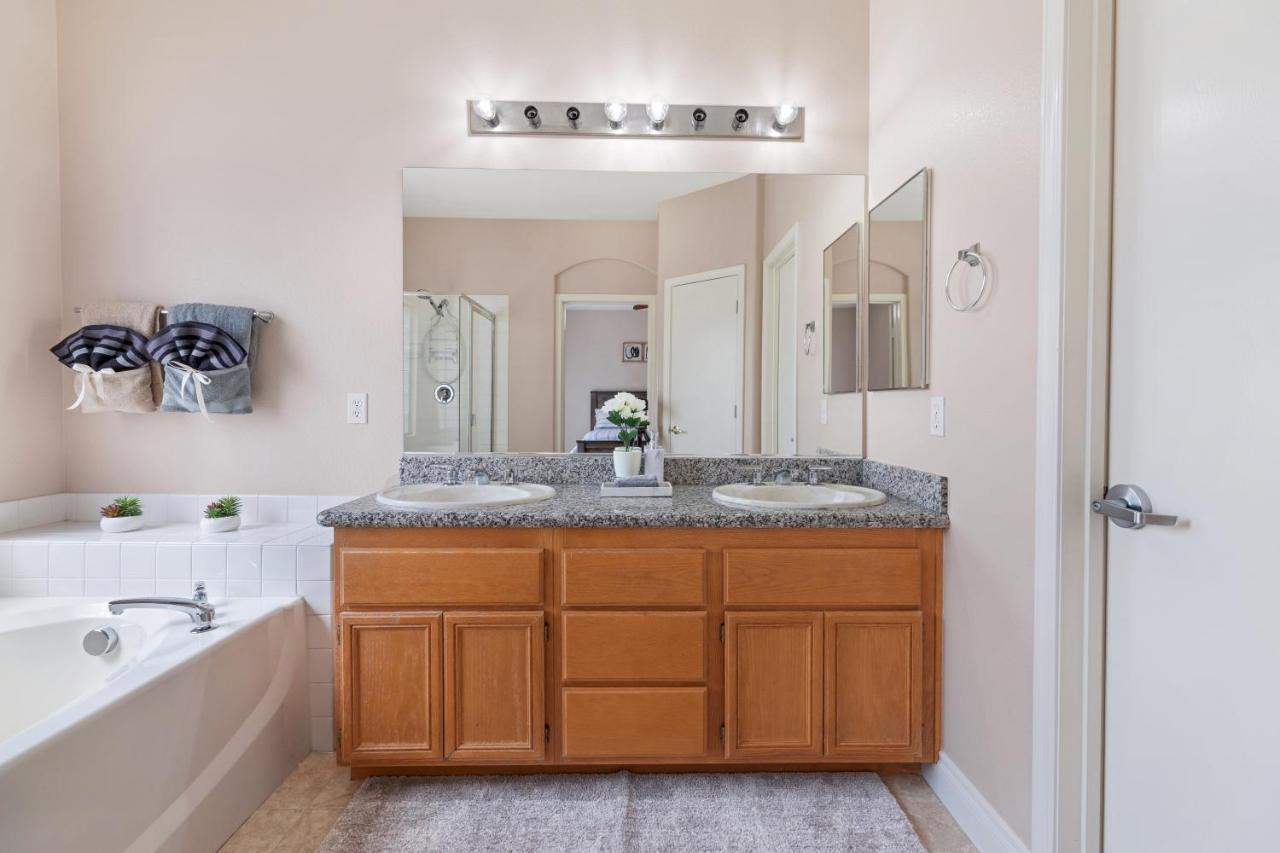 Beautiful Spacious Single Story Vegas *