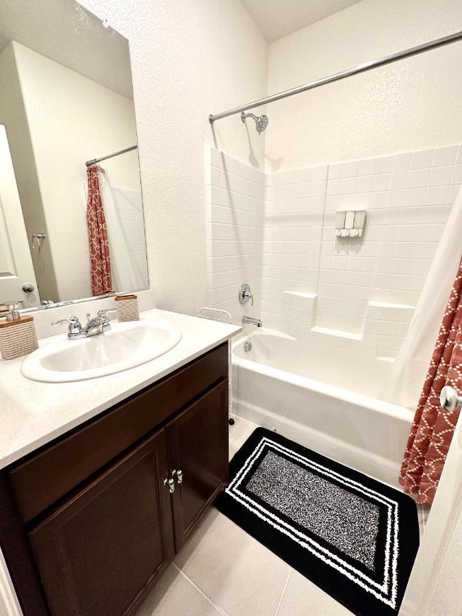 Spacious House, 5 Bedrooms, Sleeps 12, Near Vegas Strip And Airport Ferienhaus *