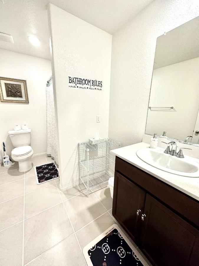 Spacious House, 5 Bedrooms, Sleeps 12, Near Vegas Strip And Airport Ferienhaus