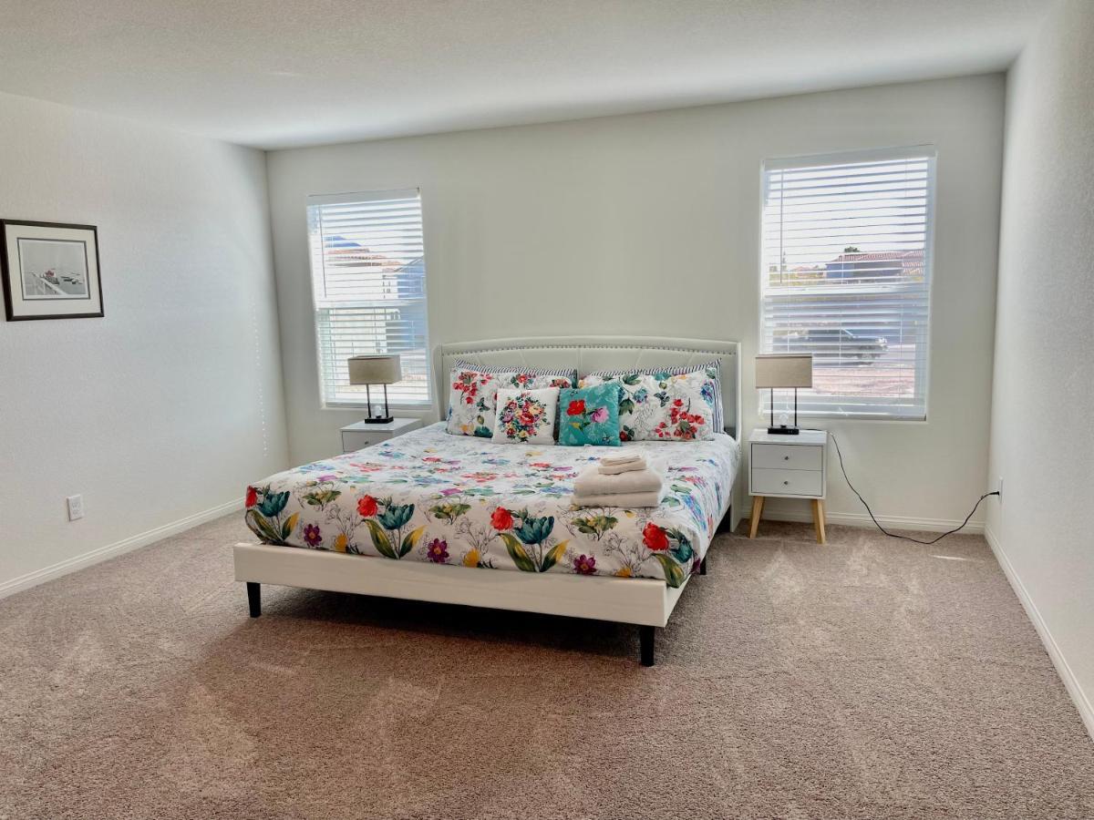 Ferienhaus Spacious House, 5 Bedrooms, Sleeps 12, Near Vegas Strip And Airport *