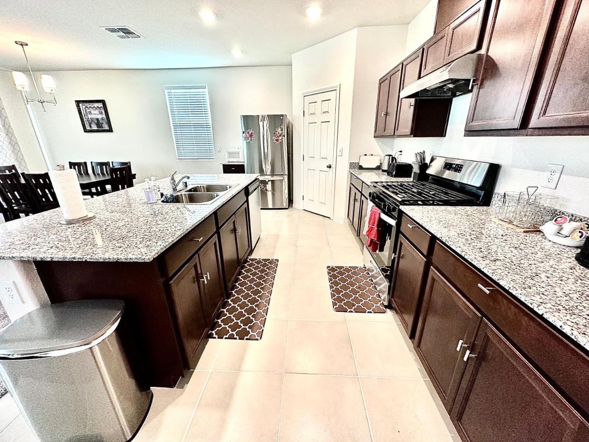Ferienhaus Spacious House, 5 Bedrooms, Sleeps 12, Near Vegas Strip And Airport *