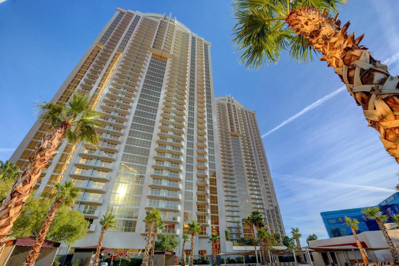 Holiday home Mgm Signature-03-821 1br2ba F1 Strip View Balcony *