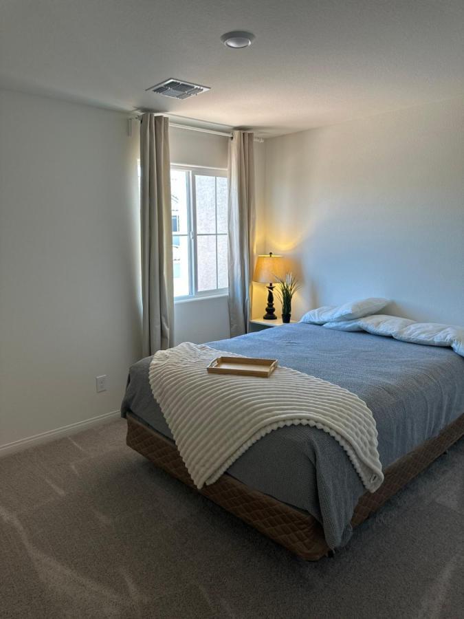 Beautiful Brand New 2 Bedroom Vegas Home! Fits 12 Or More,15-20 Minutes From Lv Strip Las Vegas